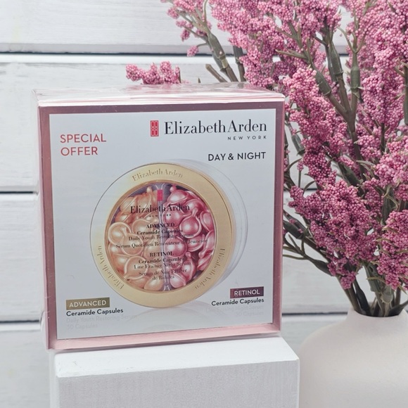 Elizabeth Arden Retinol and Ceramide Capsules-Day and Night - Picture 1 of 7